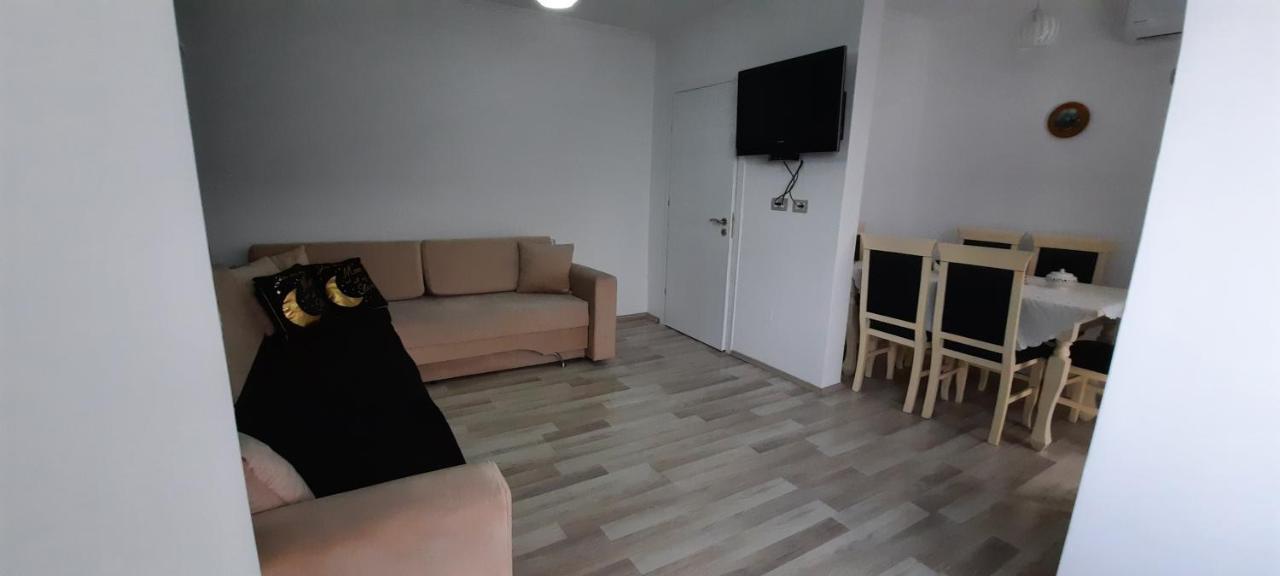 Apartament Clara Permet Appartement Buitenkant foto